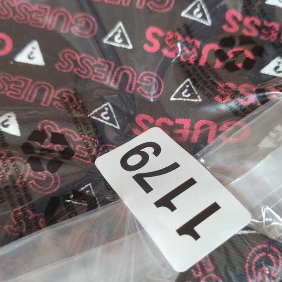 Guess All Over Print Shirt Size Small Red Black Casual Crew Spell Out - Picture 8 of 8